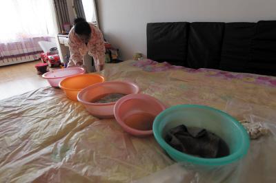 郸城楼上漏水，住户失联，小区没物管，业主维权难！律师来支招……